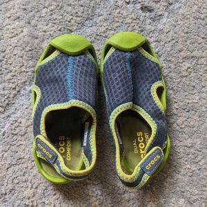 9T Croc water shoes